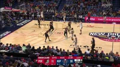 [Highlight] Lillard has Hart flying all sorts of different directions with the fakes