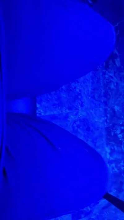 My plad pants turn completely blue with my rgb lights