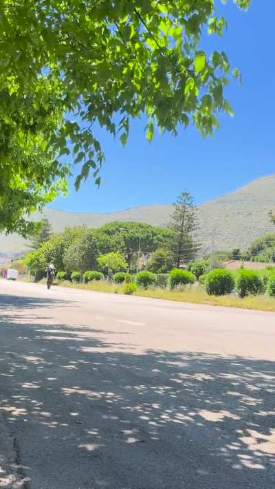 The 890 SMT just makes it too easy 😅 (private road!)