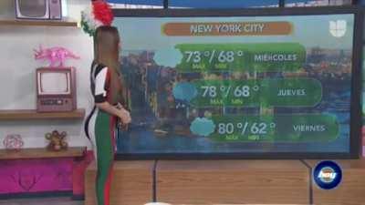 Amazing outfit, amplifies her curves