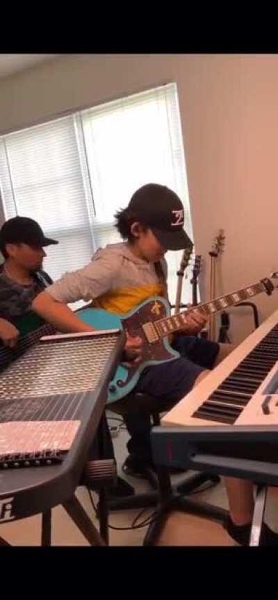 13-year-old multi-instrumentalist prodigy Justin-Lee Schultz absolutely rips it on guitar, piano, and Harpejji