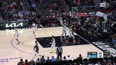 [Highlight] Nikola Jokic with a one arm pass to Aaron Gordon for the oop