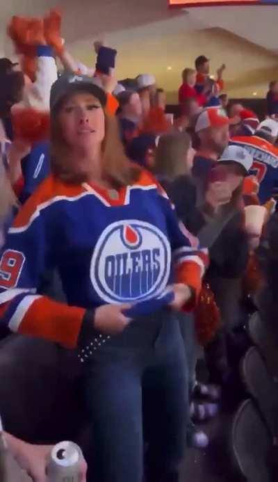 Oilers Fan Flash Crowd