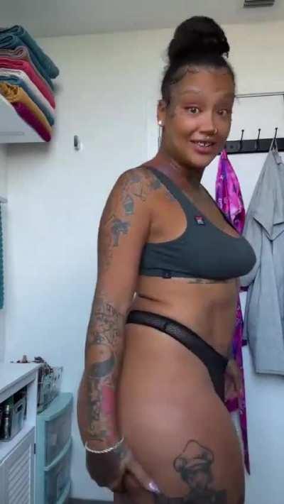 So glad she got that BBL 😍