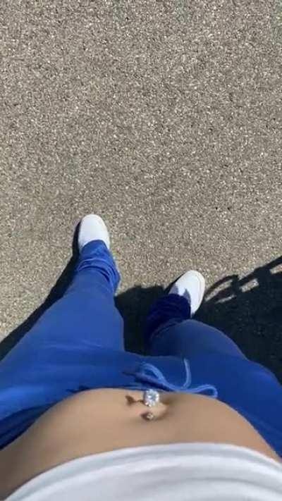 Juicy Bellybutton - follow the Sexy German Outie Queen 🌟