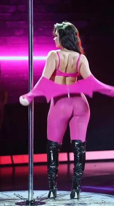 Uno más solo porque me encanta ese vestuario jaja