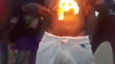 Homem foisgo passando pra abençoa esse redit