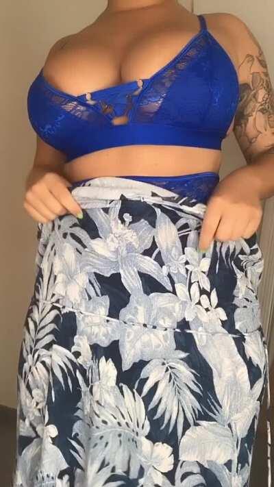 Can I be your favourite curvy British girl with a London accent?