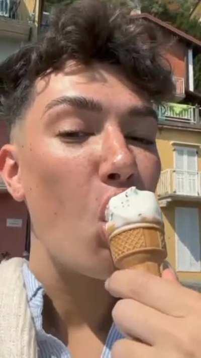 the things I'd do for him to suck my cock like this 🤤