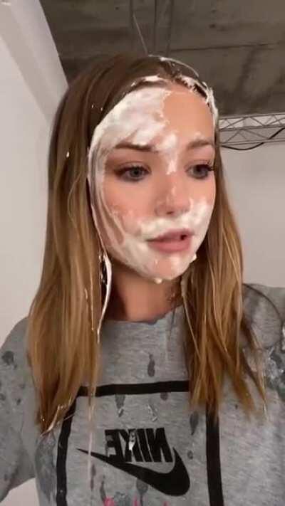 Schöne Ladung ins Gesicht