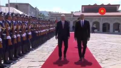 İngilizce bilmesini ge&ccedil;tim y&uuml;r&uuml;meyi bile bilmiyor lan bu...