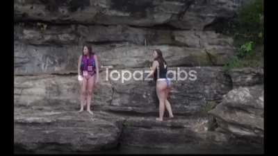 (UPSCALED) vid from friends story cant remove watermark :(