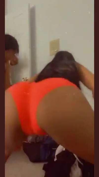 Eisha throwing ass😍