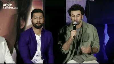 Ranbir did so much PR about him being brave for going nude for a scene in Sanju, BUT if we see the VFX reel, it's crystal clear that it was someone else who was nude and they just superimposed Ranbir's face on it