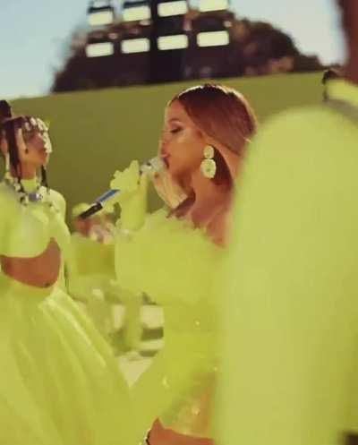 She gettin thicker and thicker 🍑