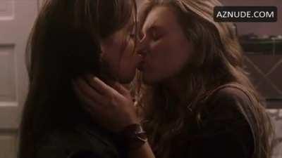 Katie Cassidy gets fingered