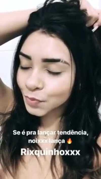 Taina Costa - peitinho