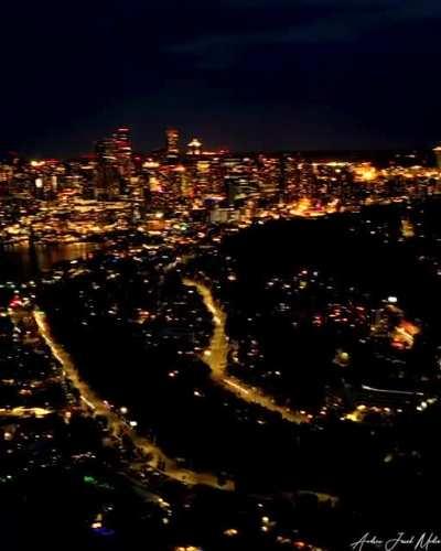 Seattle showing off at night [OC]