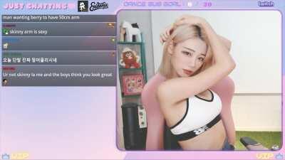 Skinny arms are good for selfies 🤳🏻