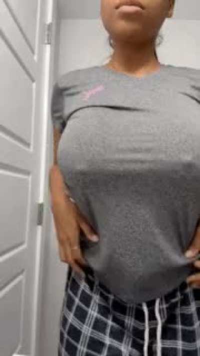 Newly single, anybody over 25 leave a ❤️ 