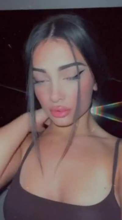 20yo instagram model Mega link in the comments.