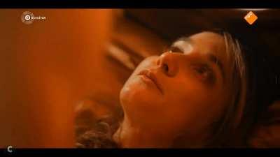 Julia Akkermans topless in Keizersvrouwen