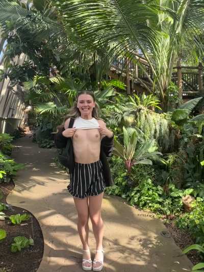 Flashing at the botanical gardens ;)