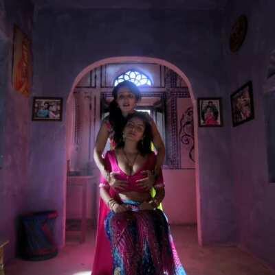 Anveshi Jain And Flora Saini - Gandii Baat - S02e01