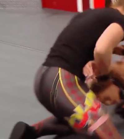 Ronda Rousey ass jiggle 
