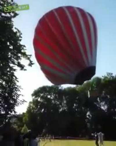 Man gets stuck on a rope attached to a hot air balloon