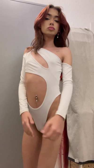 You have a date with a girl and she suddenly gets a boner