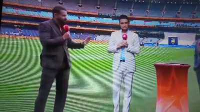 Fight between sanjay manjrekar and irfan pathan over run out