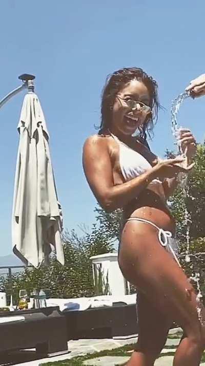 Vanessa Hudgens’ booty has got me so hard