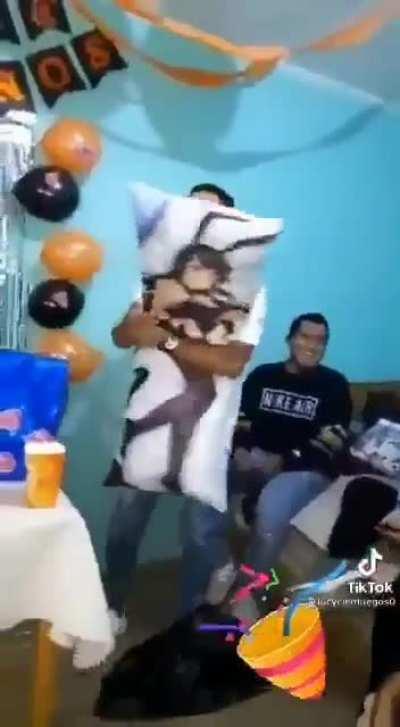 muquinha depois de comprar sua almofadinha 😁😁