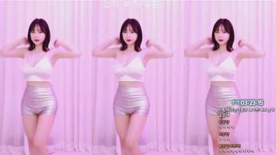 y970308 tries to dance to Twinkle