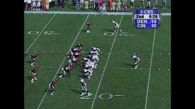 [Highlight] NFL on CBS announcer Don Criqui makes a random comment during the broadcast (10/22/2000)