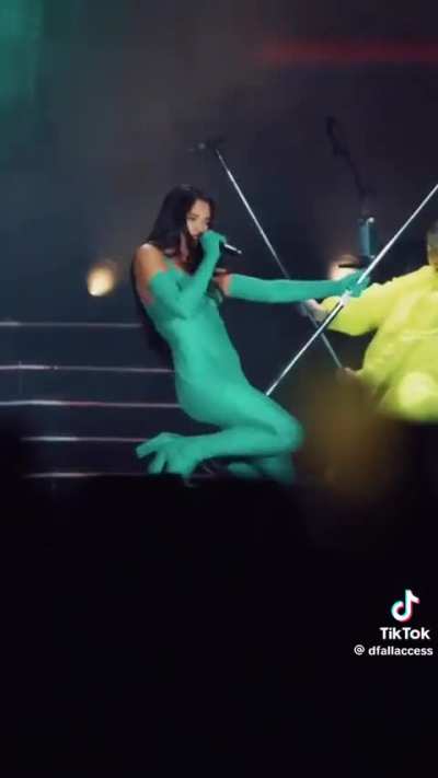 She moves so well that 🍑🤤