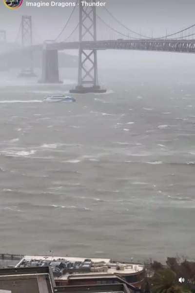 A gorgeous timelapse of the wind battle on the water yesterday.