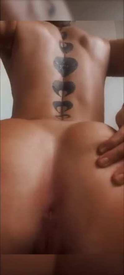 Shower spread'n the cheeks