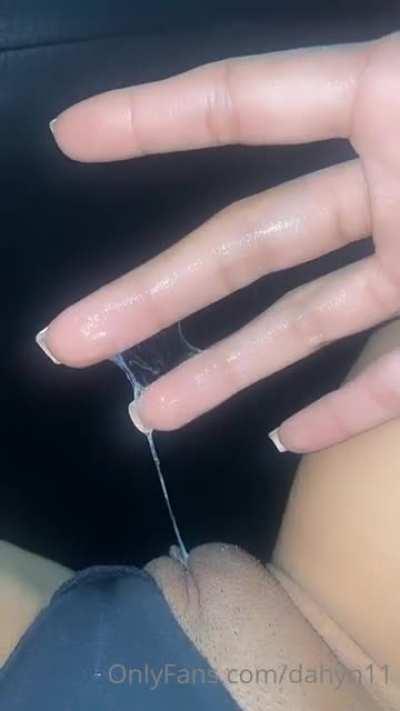 Dahyn pussy play