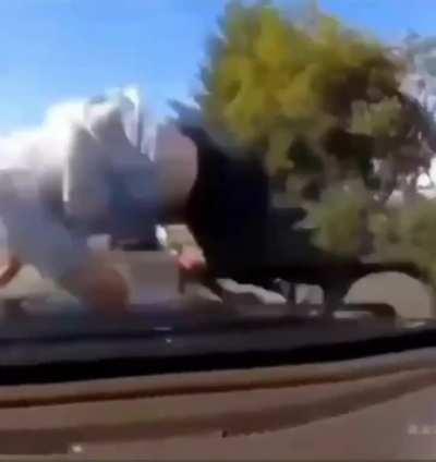 -Te metes un toque en la bicisenda. El bicibandido: