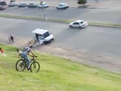 Soy yo, o esto es montevideo? alguien sabe que le paso al flaco?