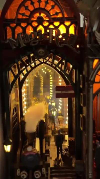 PENIXEL Magic train station book nook