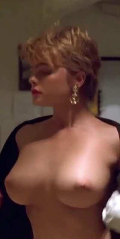 Erika Eleniak