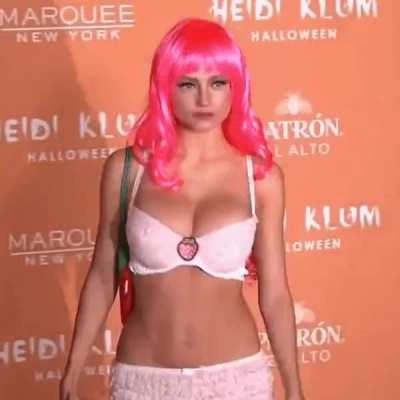 Leni Klum at her mom's Halloween party