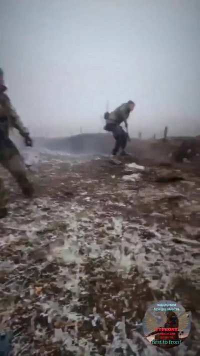 Ru PoV Recon team captures dugout and some pows