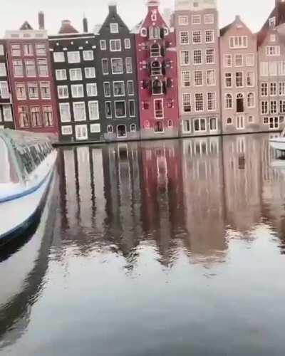 This perfect reflection. Unreal.