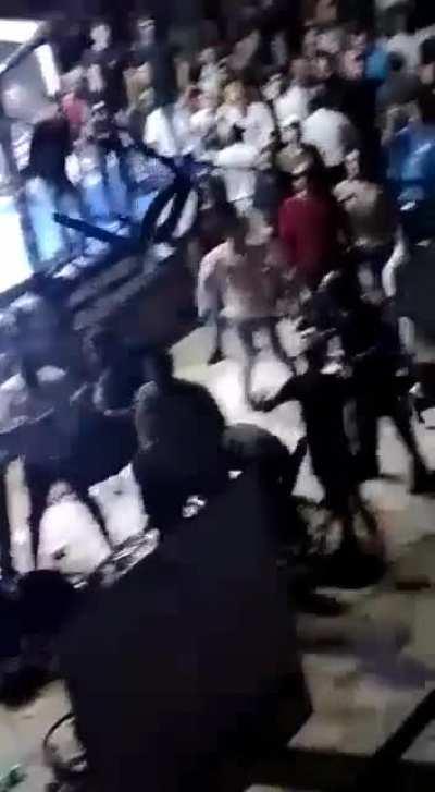 Corrientes: Batalla campal entre los espectadores de un evento de lucha libre