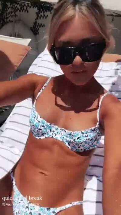 Laying down in the sun & 😍😍😍😍