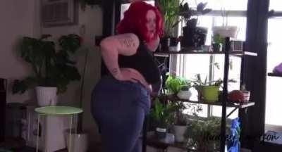 BBW redhead blasting bubbly eggy jeans farts